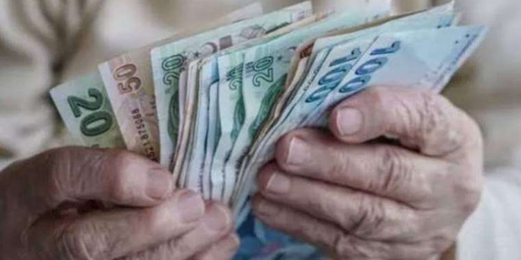CHP’den emekli maaşı zammına tepki: ‘Saray’ın dakikalık masrafı bile iki emekli maaşını aşıyor’